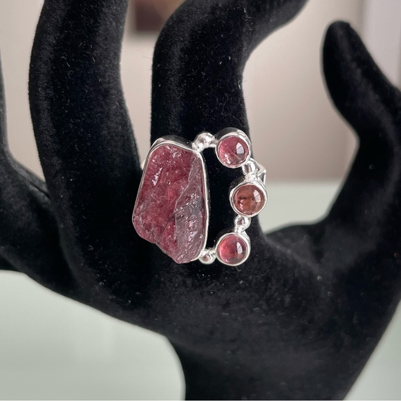 22. Spinel Ring - Picture 1 of 1